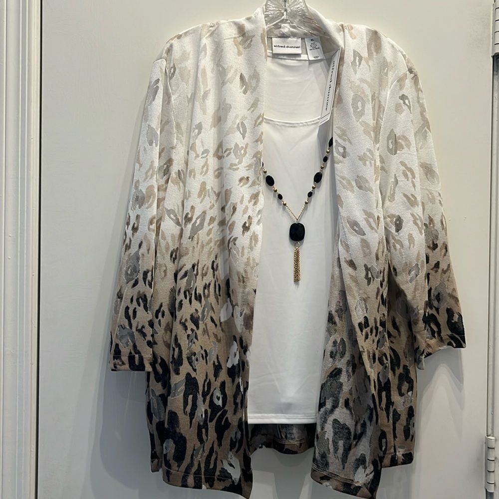 Alfred Dunner 2 pc  set with detachable chain